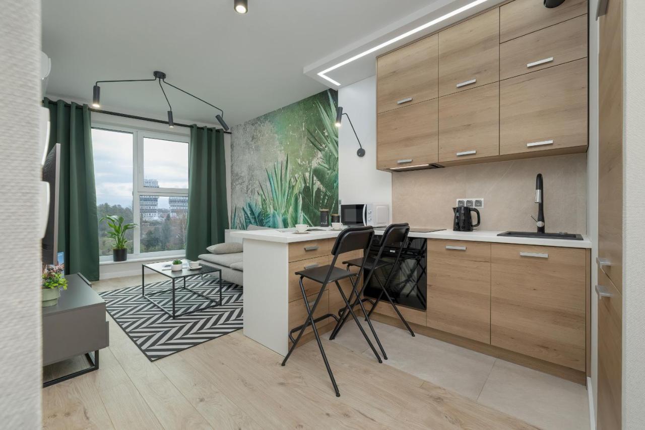 Modern Air Conditioning & Parking By Renters Apartment *