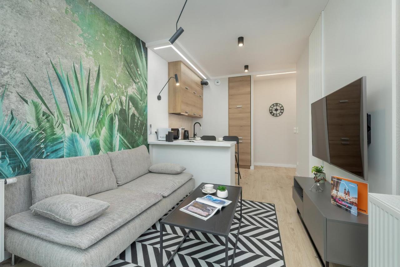 Modern Air Conditioning & Parking By Renters Apartment